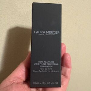 Laura Mercier Real Flawless Weightless Perfecting Foundation -1W1 • CASHMERE